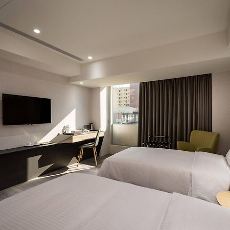 D D Hotel Tainan Extérieur photo