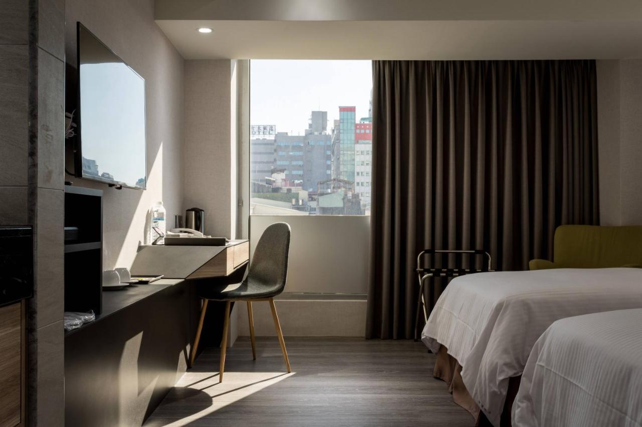 D D Hotel Tainan Extérieur photo