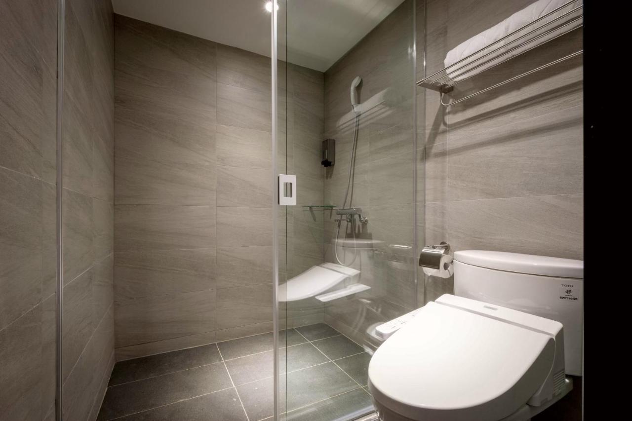 D D Hotel Tainan Extérieur photo