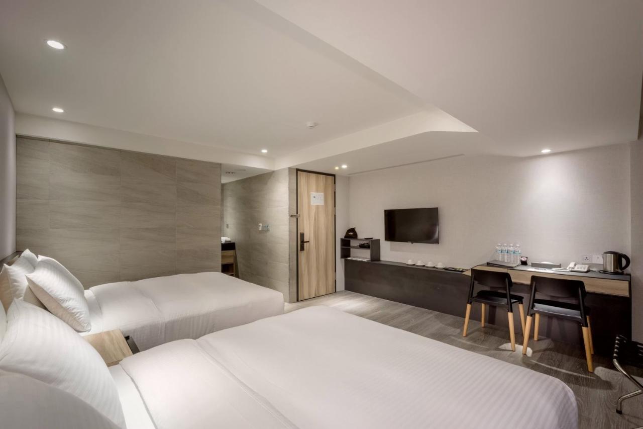 D D Hotel Tainan Extérieur photo