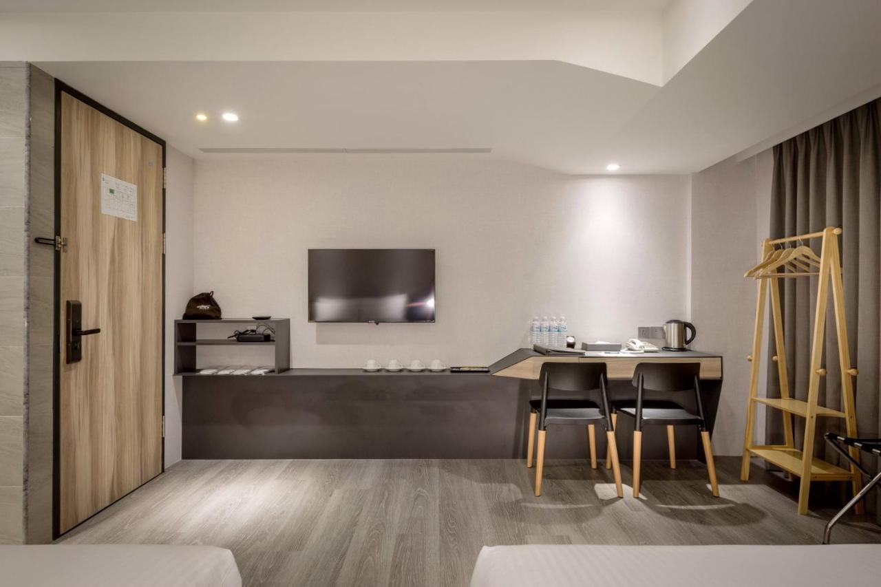 D D Hotel Tainan Extérieur photo